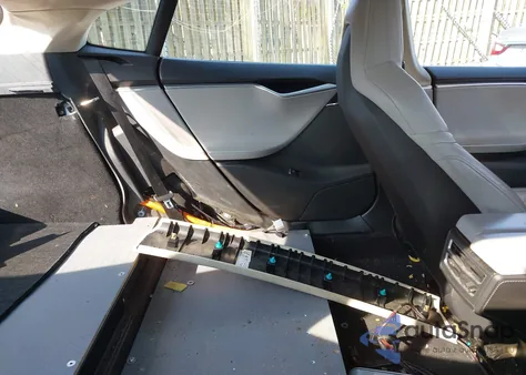 2015 Tesla Model S 70D/85D/P85D из США, поврежденный, VIN 5YJSA4H29FFP79735